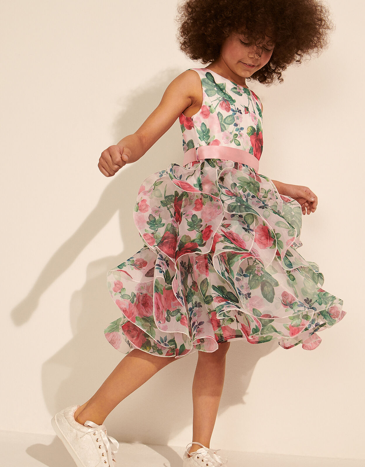 Kids Wear Collection - DRESS PRESENTS-valvet -flower net FROCK* 💐👍  *fabric.....top quality of feather valvet with white flower and net* with  triiple lining First ...satan second...can can Third.....american crepe  *COLOUR CAN BE