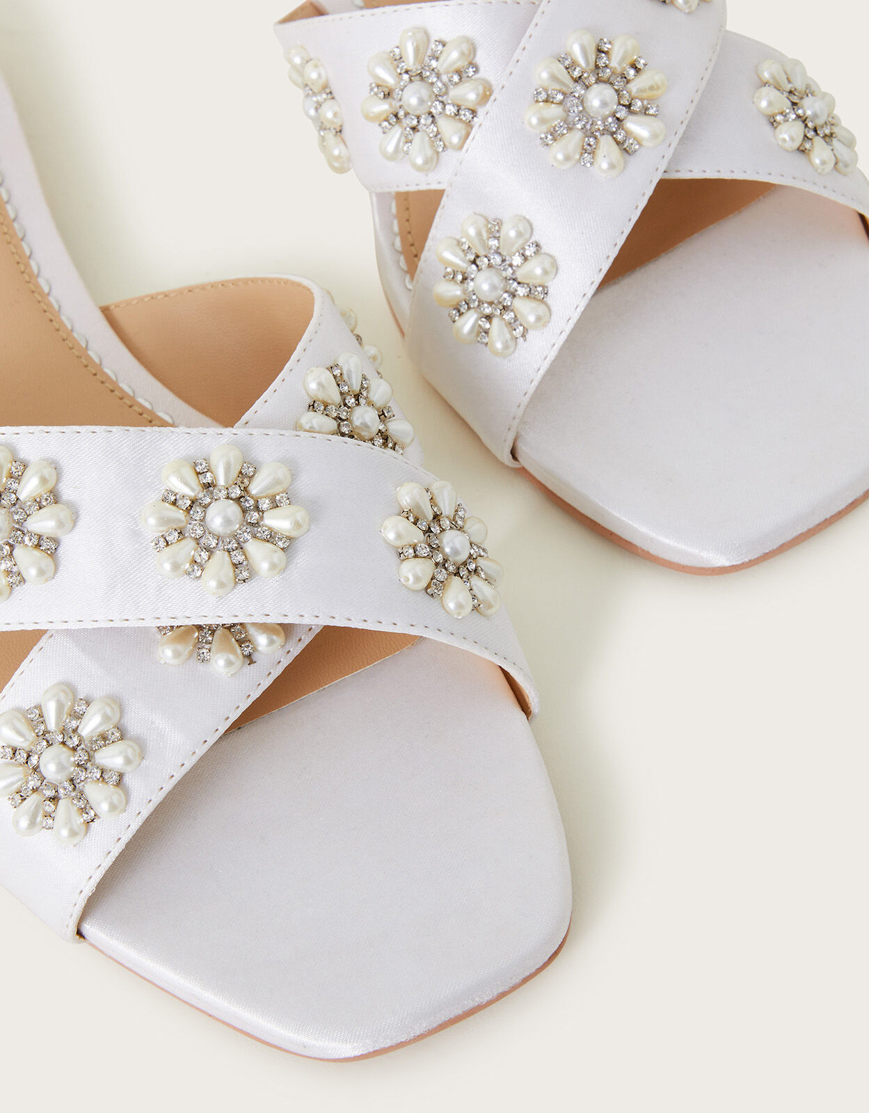 Bridal flat sandals with ivory beaded flowers